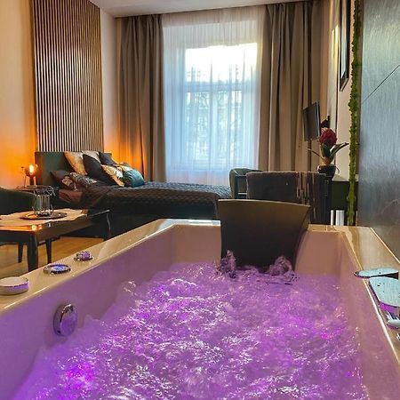 Apartament Czarny Z Jacuzzi Kraków Exteriör bild