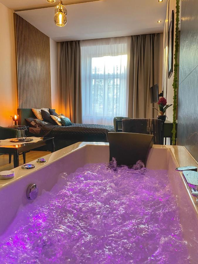 Apartament Czarny Z Jacuzzi Kraków Exteriör bild