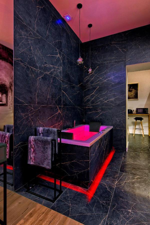 Apartament Czarny Z Jacuzzi Kraków Exteriör bild
