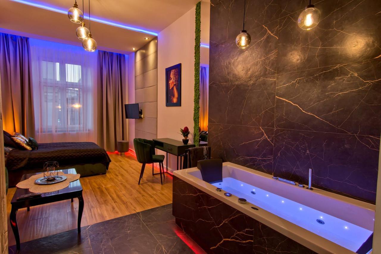 Apartament Czarny Z Jacuzzi Kraków Exteriör bild